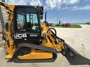 Mini-chargeuse sur chenilles JCB diesel jaune compacte avec attache de godet - Product Image 2