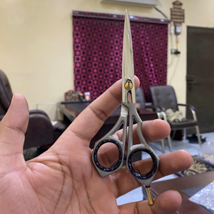 Ciseaux de coiffure professionnels de la série Razor Edge, en acier inoxydable japonais 4Cr13, lame tranchante, pointe fine, manche moyen - Product Image 4