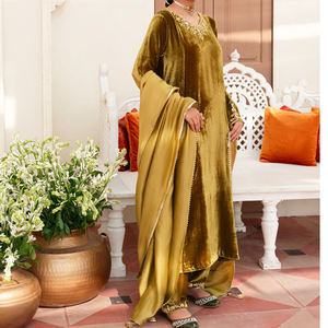 Élégant personnalisé broderie impression conception velours robe élégante à la main frontière velours robe nuptiale vêtements culturels à vendre - Product Image 6