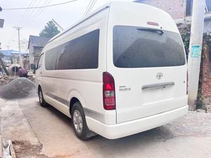Utilisé pour Hiace 4 places, conduite à gauche, moteur diesel Euro VI 2024, transmission automatique, 2 roues motrices, toit ouvrant - Product Image 3