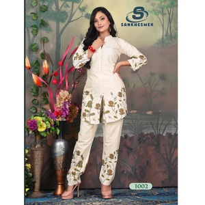 ชุดเสื้อผ้าฝ้ายคอตตอนพิมพ์ลายดอกไม้สไตล์ตะวันตกสำหรับใส่ในวันหยุดและสวมใส่ปกติสไตล์ตะวันตกผ้าที่ดีที่สุดโดยส่งออก - Product Image 1