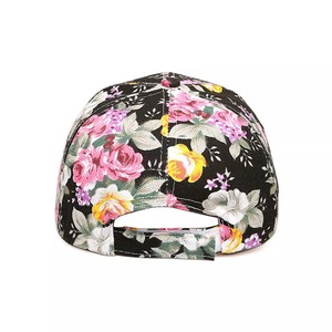 Gorra de béisbol personalizada con textura floral tropical - Product Image 4