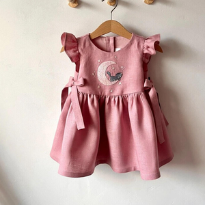 Vestido de lino suave bordado a mano para niñas, estilo informal para el primer cumpleaños de niños pequeños, OEM hecho en Vietnam - Product Image 1