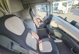 Camión Usado FO RD F Max 500 2 4x2 Diésel 2023, Cabeza Tractora Ligera Euro 6 con Suspensión Neumática, Transmisión FAST, Volante a la Izquierda, en Buen Estado - Product Image 5
