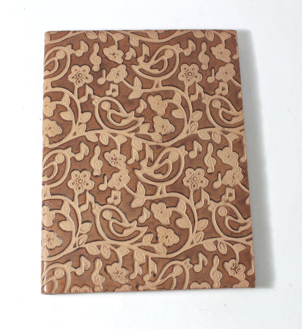 สีน้ำตาล