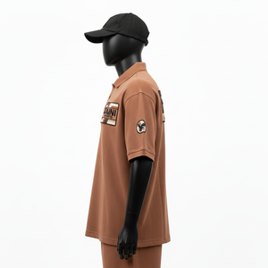 Chemise polo pour femme en polyester de luxe, tissu structuré respirant, marron classique avec logo tissé personnalisé, chemises polo en coton pour femme - Product Image 3