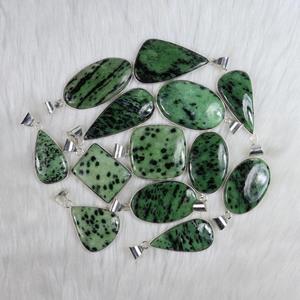 Bijoux pendentifs en pierres précieuses zoisite vert naturel Bijoux pendentifs en pierres précieuses en gros de belle qualité - Product Image 3