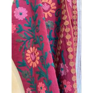 Chaqueta Reversible Tribal Suzani Cherry Forest para Mujer, Acolchada, Floral, Estilo Boho, con Forro de Cuero, Relleno de Algodón, para Invierno y Primavera - Product Image 2