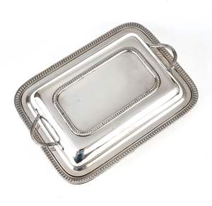 Plat de service en métal rustique avec des accents en bois Excellent choix pour les maisons de campagne et les espaces de restauration de style fermier - Product Image 1