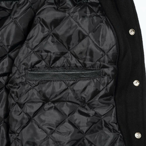 Veste d'hiver élégante pour homme, style varsity, avec un design classique, doublure douce et coupe confortable, parfaite pour un usage décontracté - Product Image 4
