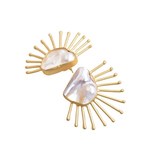 Серьги-гвоздики с жемчугом - Product Image 3
