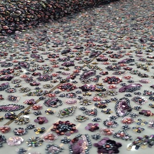 Meilleure qualité 100% polyester tissu brodé avec des perles de couture travail manuel maille matériel très demandé robes de mariée importées - Product Image 3