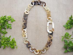 Collar de Lujo Hecho a Mano con Cuerno de Búfalo, Joyería Natural y Sostenible para Mujer, Alta Calidad - Product Image 5