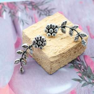 Pendiente de tuerca de Zirconia cúbica hecho a mano de Plata de Ley 925, regalo de aniversario de estilo Vintage con piedras preciosas facetadas para ella - Product Image 1