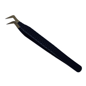 Pince à cils en acier inoxydable noir mat et doré de qualité supérieure droite et incurvée - Product Image 1