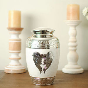 Urna de cremación de latón negro hecha a mano con cenizas conmemorativas para adultos grabadas en oro exportador al por mayor para urna funeraria - Product Image 4