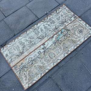 Alfombra Turca Pequeña de 1.7x3.2 pies, Alfombra Vintage, Alfombra Beige con Puntos - Product Image 2