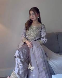 Traje de Salwar de color púrpura claro especial del festival con dupatta en trabajo de bordado de secuencia y tela de seda para fiesta y boda - Product Image 1