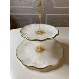 Base para Pastel de Resina con Diseño Artístico Hecho a Mano que Garantiza una Opción de Servicio Elegante para Bodas de Alto Nivel y Reuniones Formales - Product Image 1