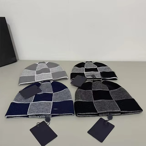 หมวกไหมพรมถักลายแจ็คการ์ดสุดหรูสำหรับฤดูใบไม้ร่วงและฤดูหนาว หมวกถักแบบสองด้านอเนกประสงค์ ให้ความอบอุ่น ดีไซน์เนอร์ออกแบบ - Product Image 3