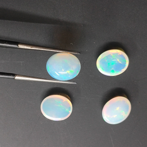 Pierre précieuse d'opale éthiopienne naturelle 11x9mm Cabochon ovale avec effet de jeu de couleur/effet de feu pour la fabrication de bijoux - Product Image 1