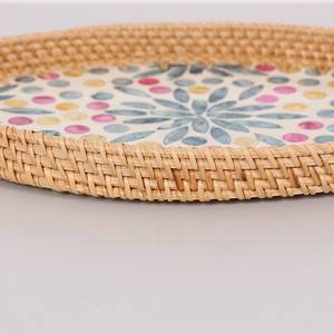 Plateau de service ovale en nacre écologique avec incrustations en rotin, design multicolore pour l'hôtellerie, le stockage, les aliments, les boissons, le café - Product Image 2
