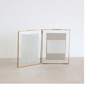 Cadre photo en métal classique conçu pour embellir les tables et les étagères avec un style décoratif intemporel - Product Image 5