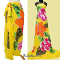 Sarong en tissu batik peint à la main pour la mode de plage, tissu de plage avec fleurs uniques peintes à la main, design entièrement fait à la main de Bali