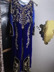 ล่าสุด dabka ชุดเดรสเจ้าสาวปักลายสีแดงเข้มพร้อมลูกปัดแก้วคริสตัล, หิน, dabka Work @ 2023 - Product Image 3