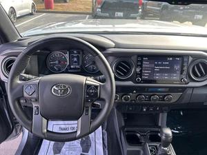 Camioneta Toyota Tacoma 4x4 usada con asientos de cuero, motor Euro VI, emisión, dirección a la izquierda - Product Image 6