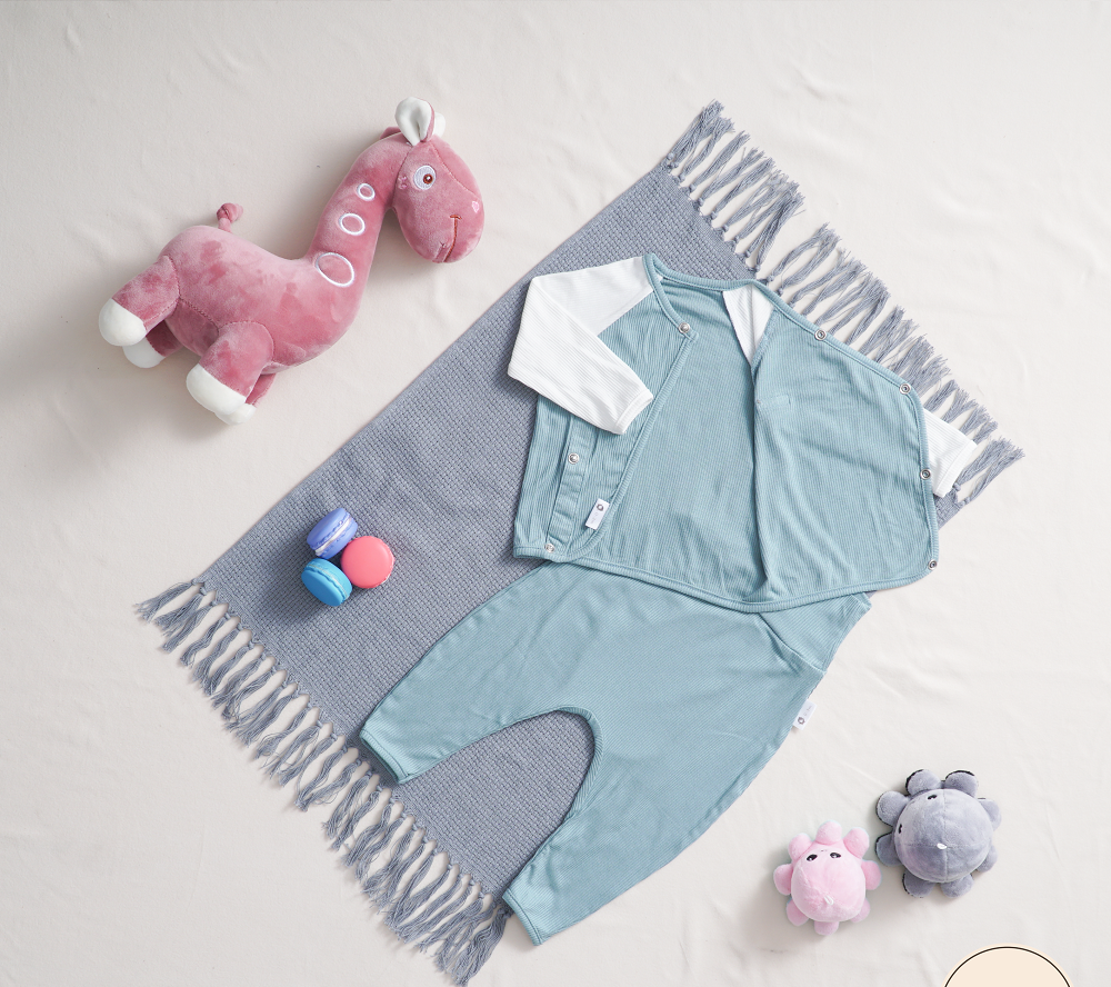 Детская одежда унисекс 0-3 месяцев, безопасный мягкий дышащий трикотажный тканевый комплект для новорожденных, сделано в вьетнаме