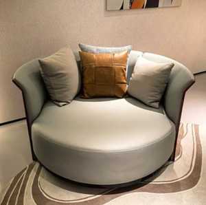 Fauteuil baril de luxe contemporain |   Sièges d'appoint circulaires rembourrés |   Fauteuil moderne haut de gamme avec détails en bois - Product Image 3