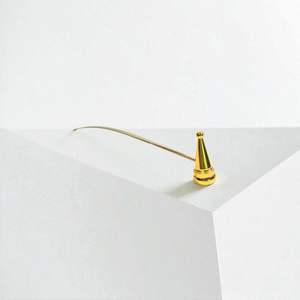 Apagavelas de Latón de Diseño Simple que Brinda una Belleza Texturizada que Complementa los Estilos Interiores Rústicos - Product Image 1