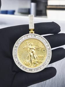 Pendentif de luxe Hip Hop pièce de monnaie Liberty, serti de diamants Moissanite taille baguette, finition or - Product Image 1