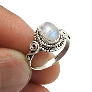 Anillos Finos de Plata de Ley 925 con Diseño Único, con Piedra Lunar Arcoíris Natural en Forma Ovalada, Joyería Boho Hecha a Mano - Product Image 2