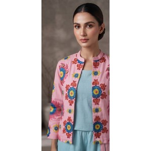 Camisa Casual de Mujer con Bordado Floral, Manga Tres Cuartos, 100% Algodón, Color Rosa Bebé, Elegante, con Bordado Intrincado de Hilo, Suave - Product Image 2