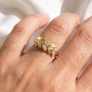 Bague de fiançailles en or jaune 18 carats personnalisée avec diamant de laboratoire VVS taille ronde de luxe, motif feuille de branche, pour femme, bijoux fins - Product Image 2