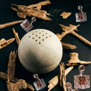 Huy Phat Huile essentielle de bois d'agar Pure Oud et bois Hydratant Fourniture OEM Changement de paradigme en parfumerie - Product Image 5