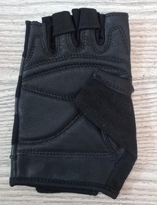 Gants de fitness Geo Brothers Company, nouveaux, personnalisés, de haute qualité, légers, unisexes, antidérapants, demi-doigts, en polyester, avec support pour les poignets. - Product Image 5