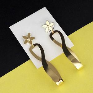 Boucles d'oreilles pendantes en plaqué or Urthn 1310675B Trendy Ball Pattern Danglers pour mariages, fêtes ou cadeaux - Product Image 1