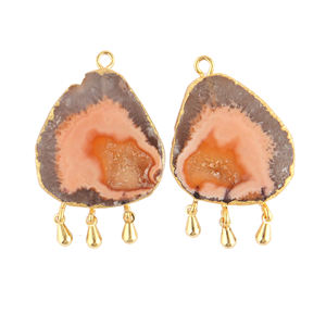 Paire de connecteurs en géode d'agate naturelle pour la fabrication de boucles d'oreilles, plaqué or 18 carats, pendentif délicat, fournitures de bijoux - Product Image 1