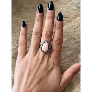 Navajo Handmade Pink <b>Conch</b> Shell & Sterling Silver Statement <b>Ring</b> - Product Image 4