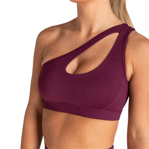 Ensemble de soutien-gorge de sport à une épaule avec short à coutures intégrées, à séchage rapide et respirant - Product Image 3