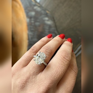 Vente flash Bague en diamant de laboratoire ovale de 5,00 carats VVS2 VVS1 Certifiée IGI Prix d'usine Fournisseur Expédition mondiale - Product Image 4