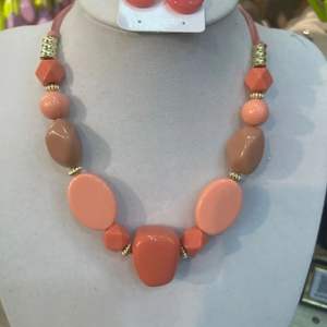 Collar de letras de resina hecho a mano aceptado OEM - Product Image 2