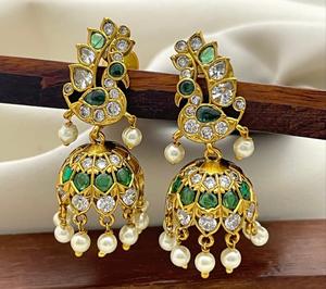 Pendientes de Diseño de Alta Calidad Chapados en Oro con Piedras de Aspecto Tradicional para Bodas y Festivales, Colecciones para Mujeres y Niñas - Product Image 2