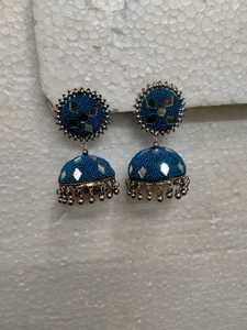 Pendientes LAC hechos a medida con trabajo de espejo en colores fucsia ideales para tiendas de accesorios de moda para reventa - Product Image 4