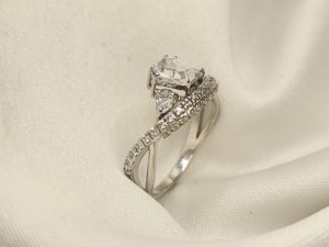 Bague de fiançailles de mariage en moissanite VVS de laboratoire de haute qualité exclusive en argent sterling 925 certifiée GRA New Ring - Product Image 4