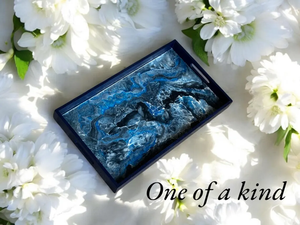 Bandeja de madera y resina epoxi de alta calidad hecha a mano con bandeja de servicio decorativa de diseño azul con asas - Product Image 4