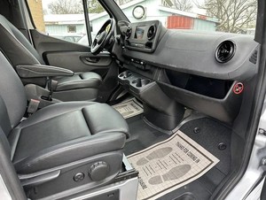 Mercedes-Benz Sprinter 2500 Usada, Año 2019, Techo Alto, Volante a la Derecha, Euro VI, Furgoneta Comercial de Alta Capacidad, Motor Diésel Turbo V6 de 3.0L - Product Image 3